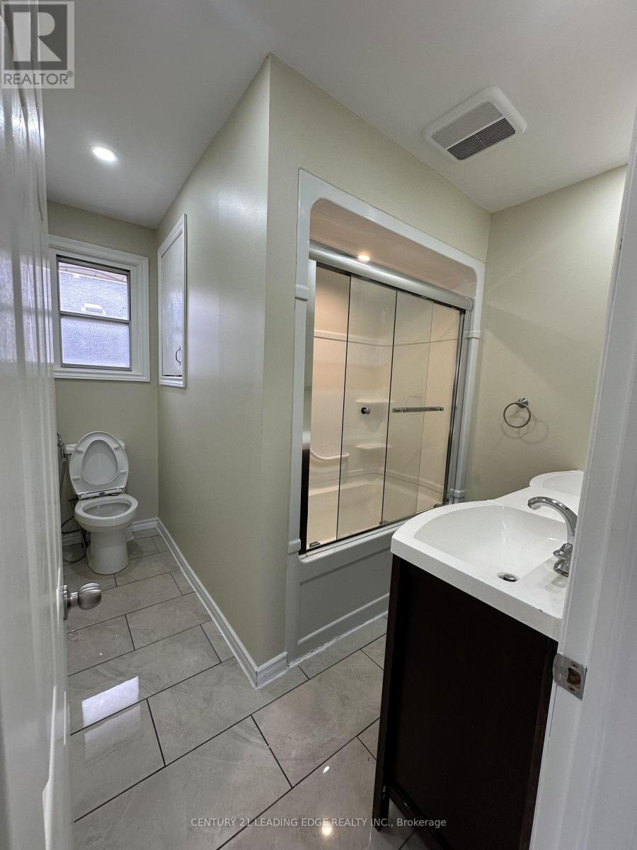 Upper - 360 Guelph Street, Oshawa, Ontario  L1H 6J5 - Photo 13 - E12572828