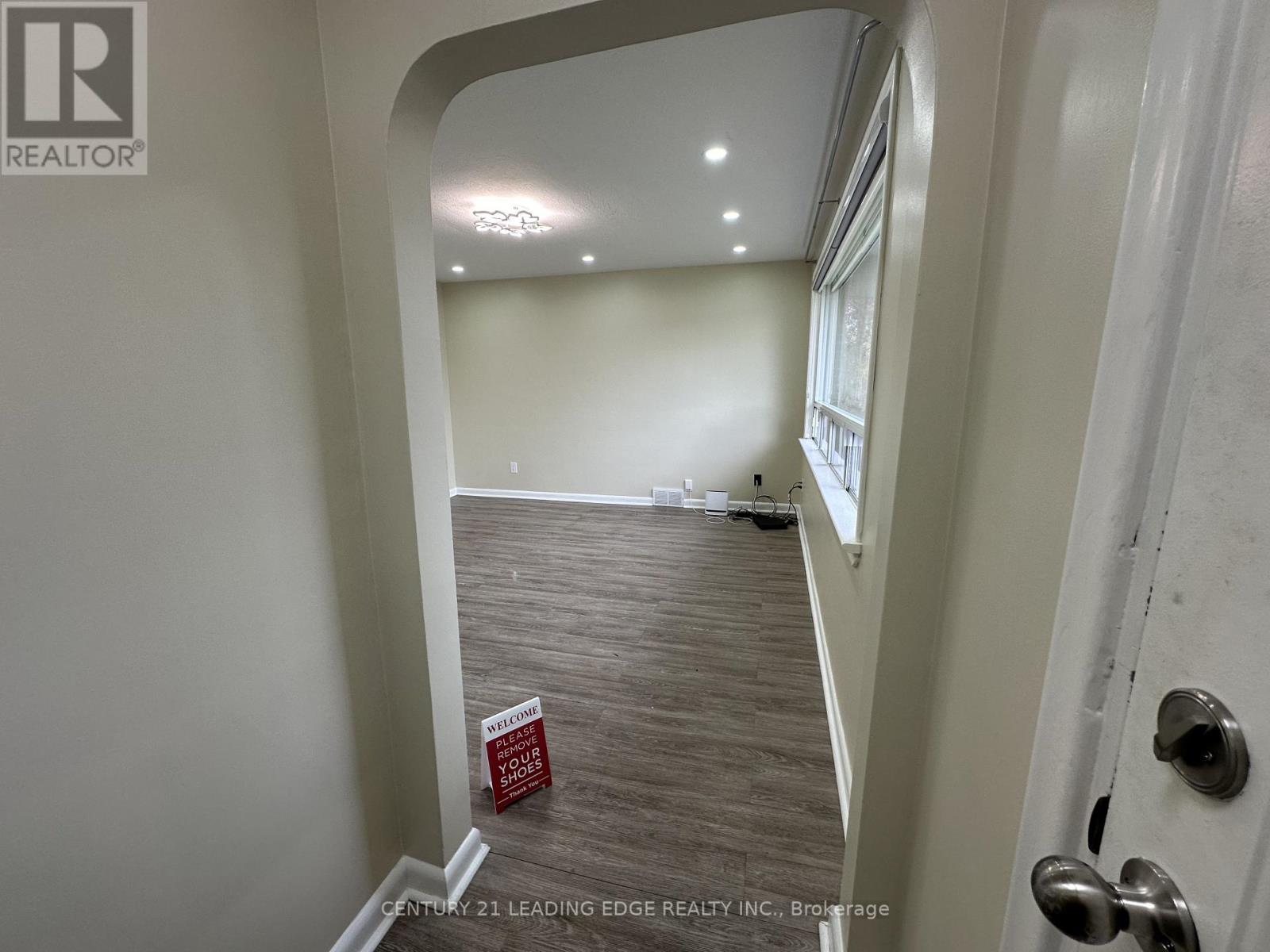 Upper - 360 Guelph Street, Oshawa, Ontario  L1H 6J5 - Photo 2 - E12572828