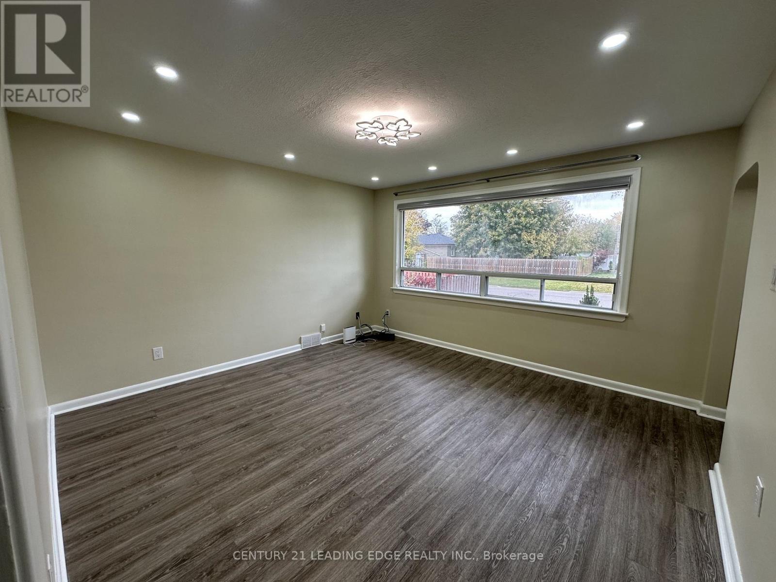 Upper - 360 Guelph Street, Oshawa, Ontario  L1H 6J5 - Photo 4 - E12572828