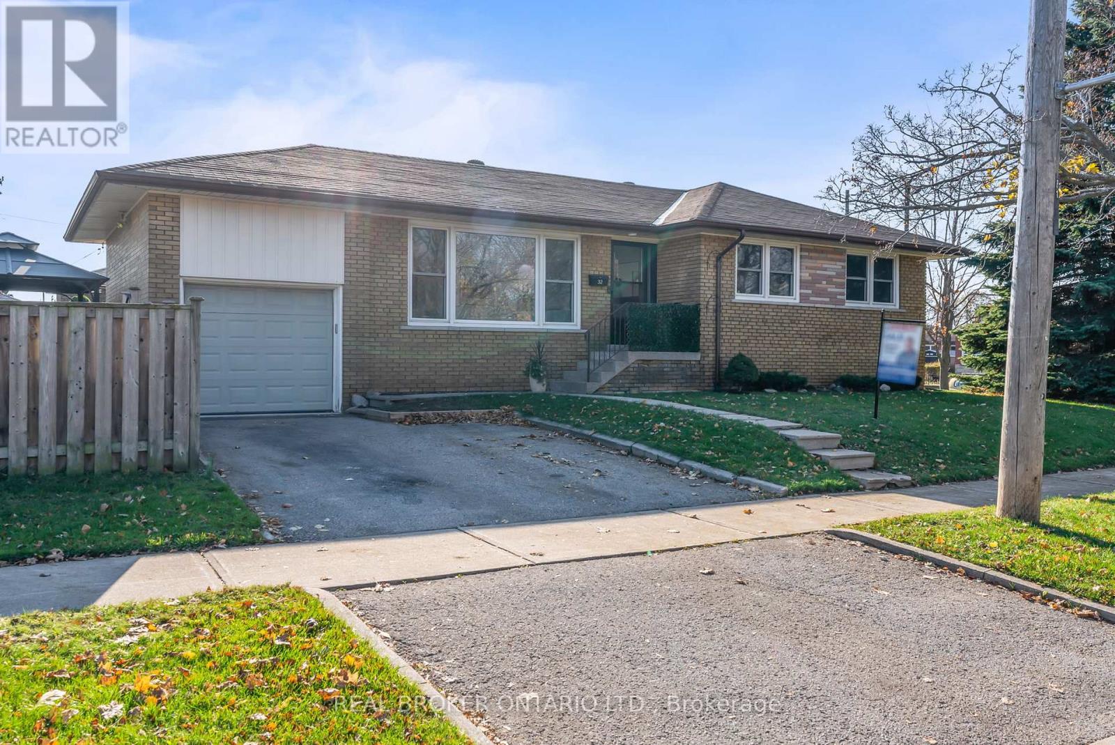 32 KIM COURT, Toronto, Ontario