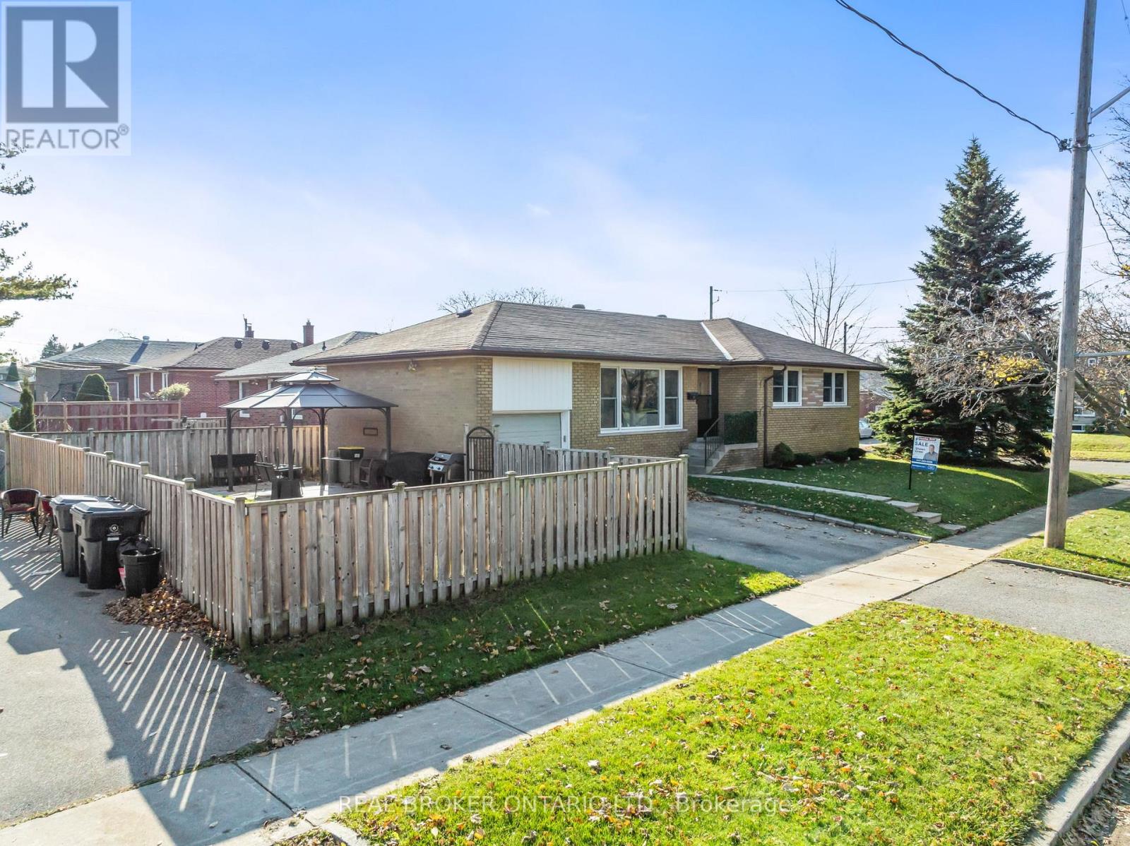 32 Kim Court, Toronto, Ontario  M1K 3R6 - Photo 10 - E12572864