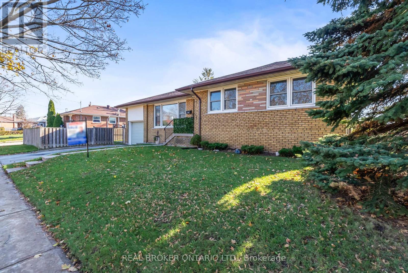 32 Kim Court, Toronto, Ontario  M1K 3R6 - Photo 2 - E12572864