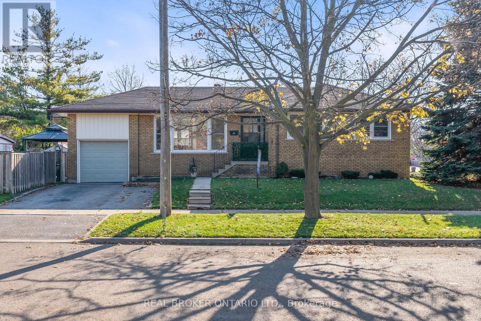 32 Kim Court, Toronto, Ontario  M1K 3R6 - Photo 3 - E12572864