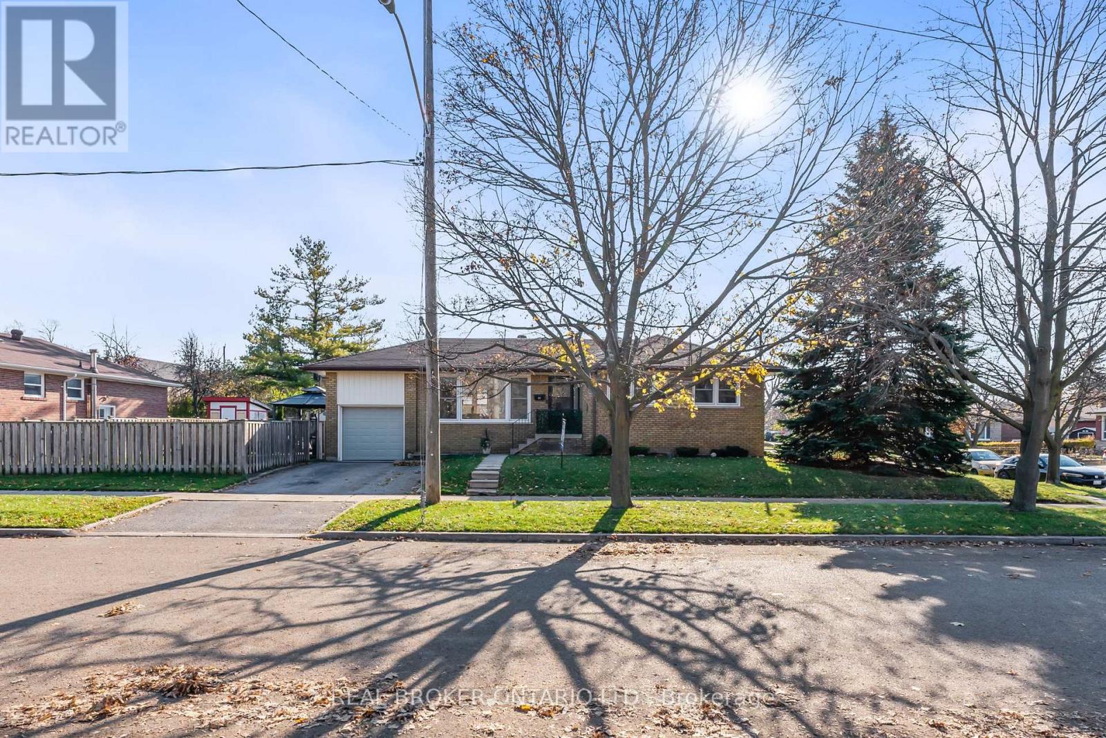 32 Kim Court, Toronto, Ontario  M1K 3R6 - Photo 4 - E12572864