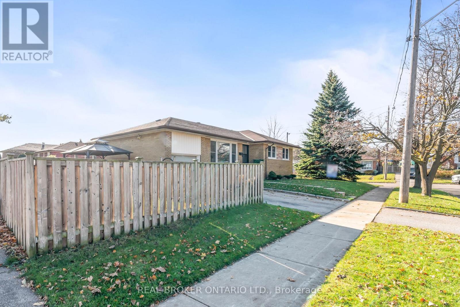 32 Kim Court, Toronto, Ontario  M1K 3R6 - Photo 5 - E12572864