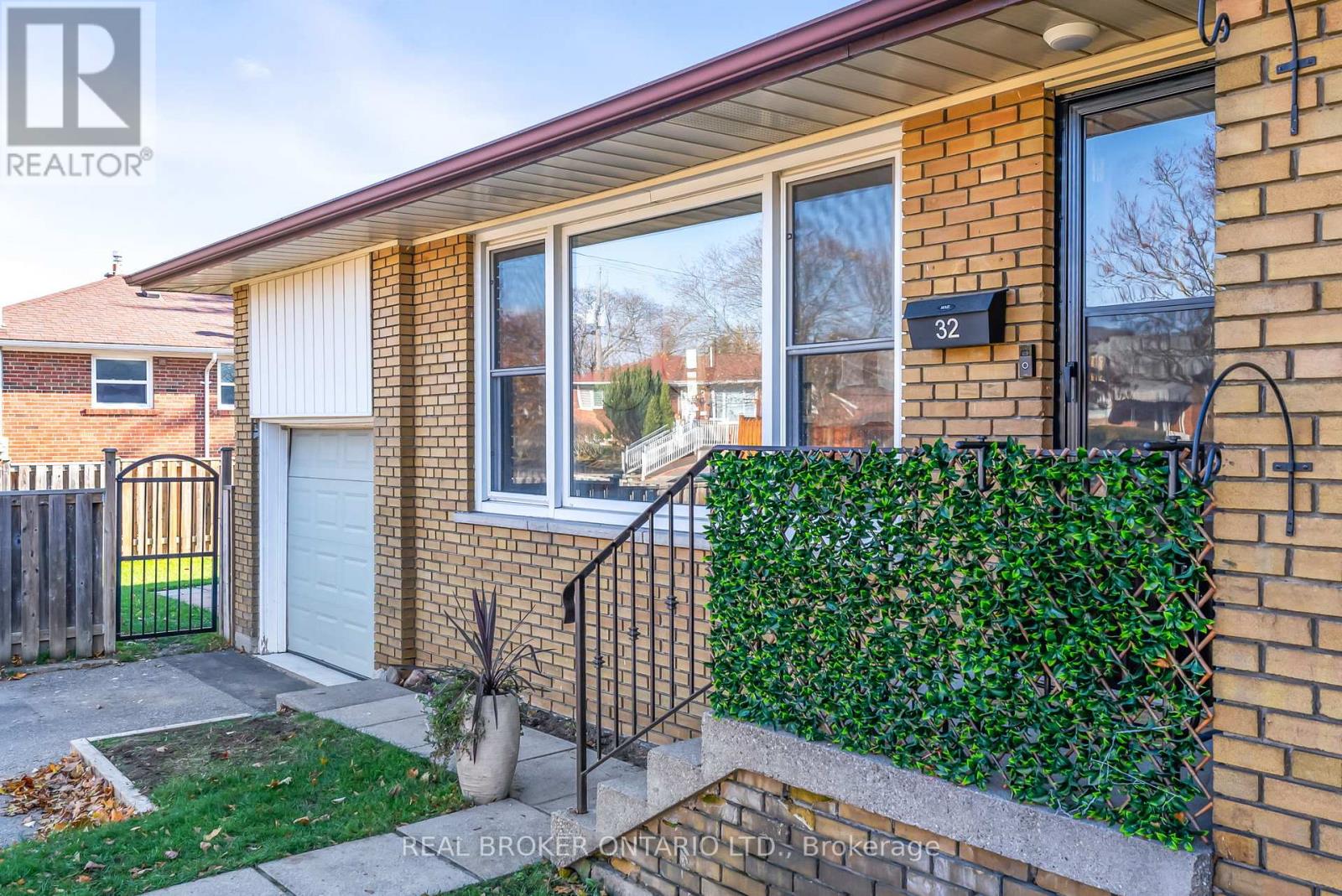 32 Kim Court, Toronto, Ontario  M1K 3R6 - Photo 8 - E12572864