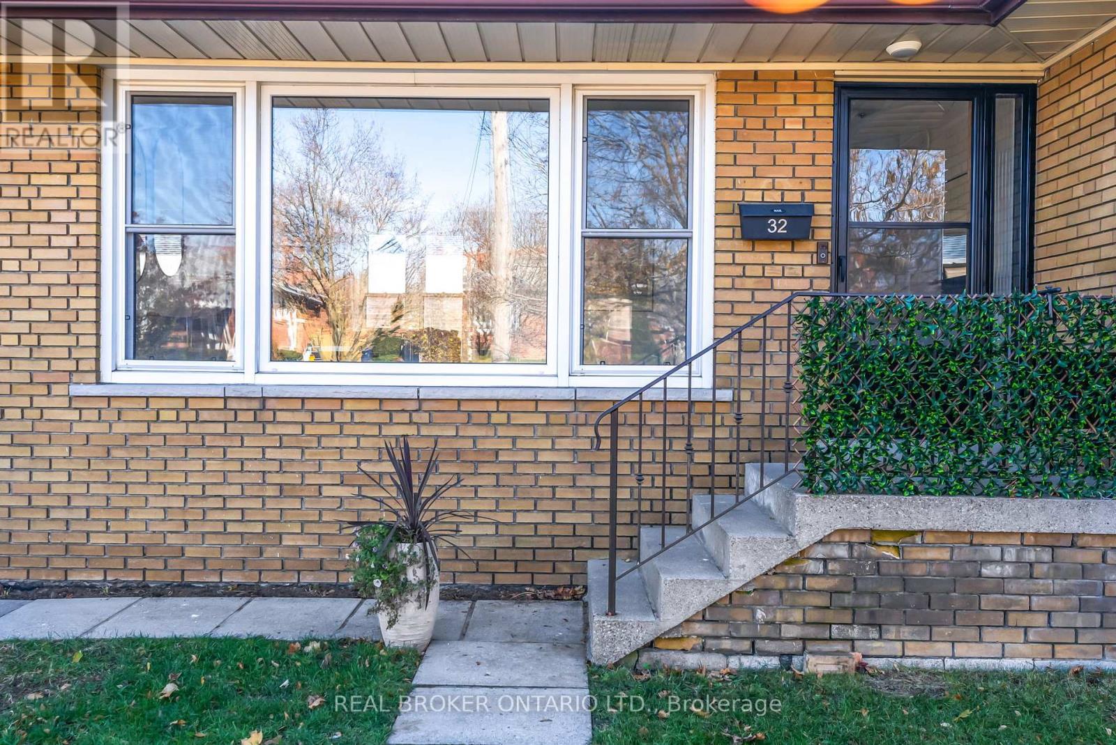 32 Kim Court, Toronto, Ontario  M1K 3R6 - Photo 9 - E12572864