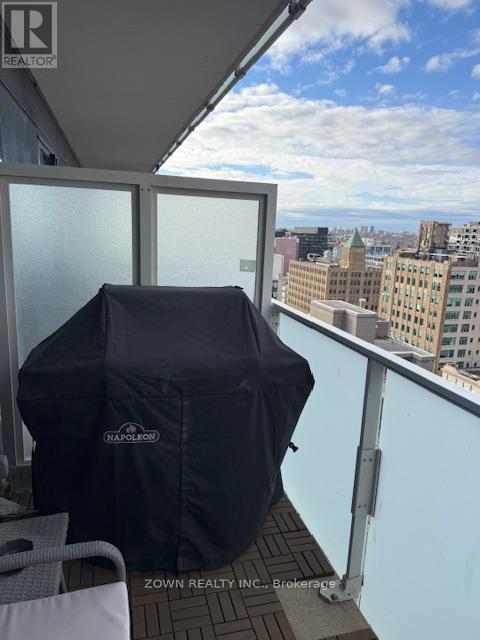 1705 - 11 Charlotte Street, Toronto, Ontario  M5V 2H5 - Photo 7 - C12570696