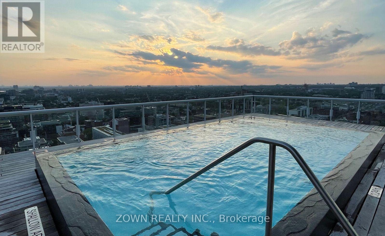 1705 - 11 Charlotte Street, Toronto, Ontario  M5V 2H5 - Photo 2 - C12570696