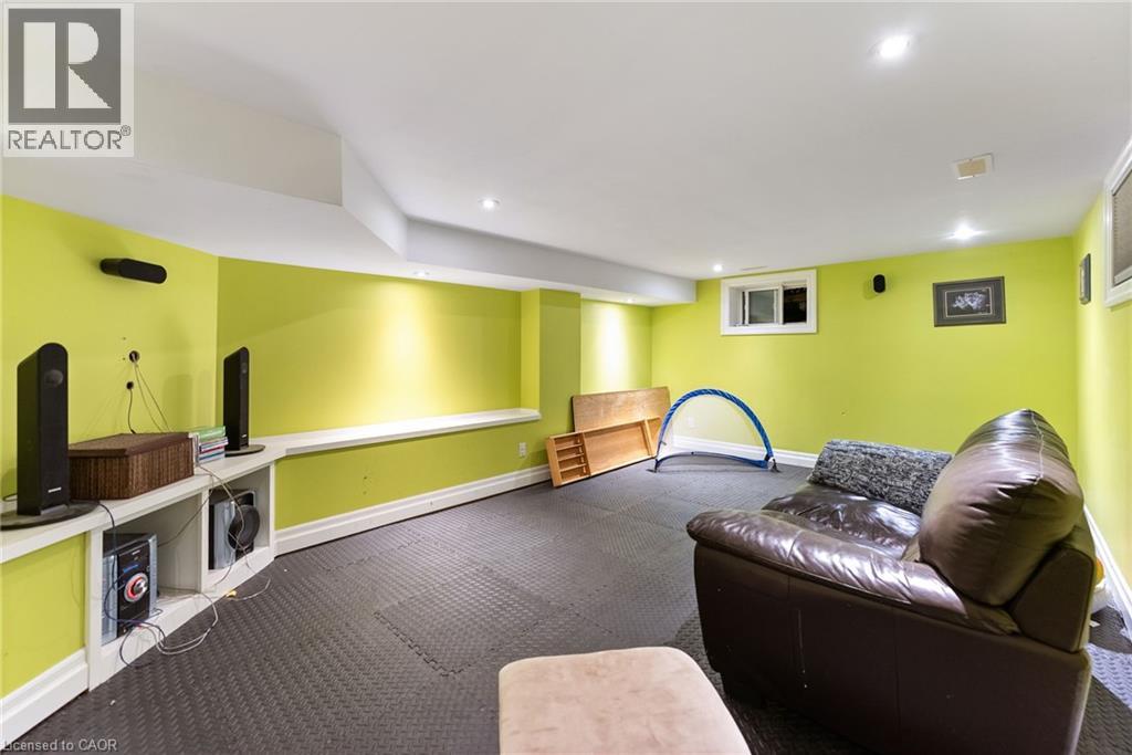 374 Sydenham Road, Hamilton, Ontario  L9H 5E2 - Photo 32 - 40779960