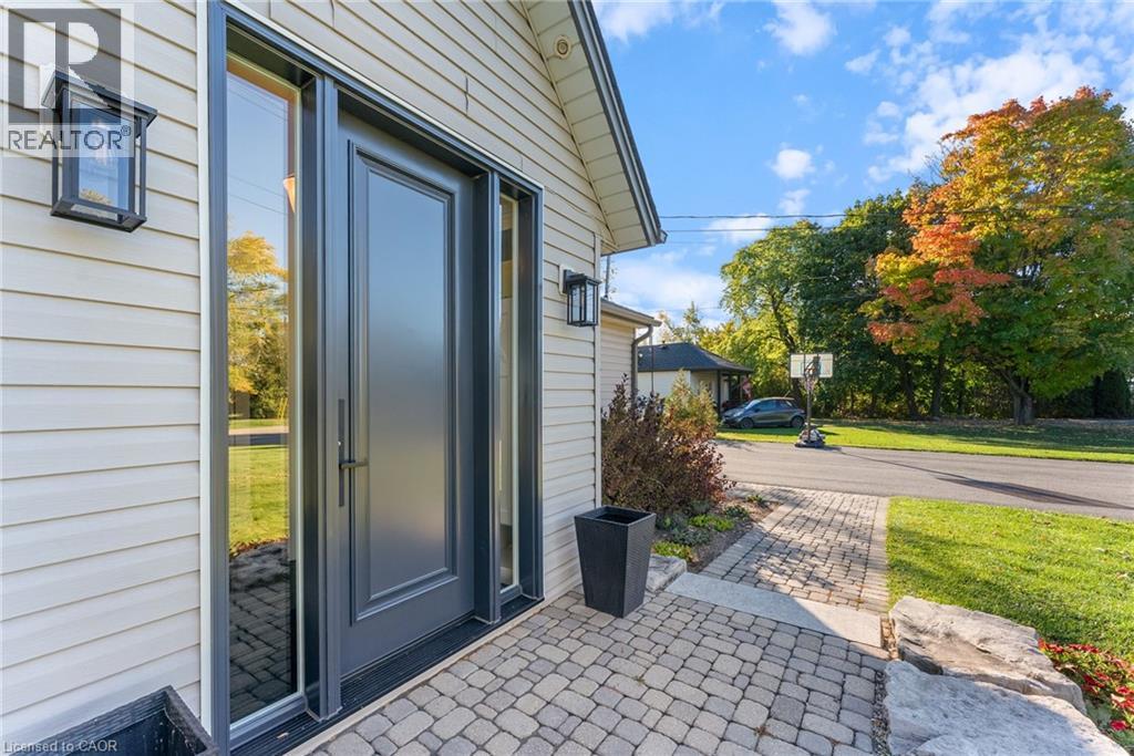 374 Sydenham Road, Hamilton, Ontario  L9H 5E2 - Photo 3 - 40779960