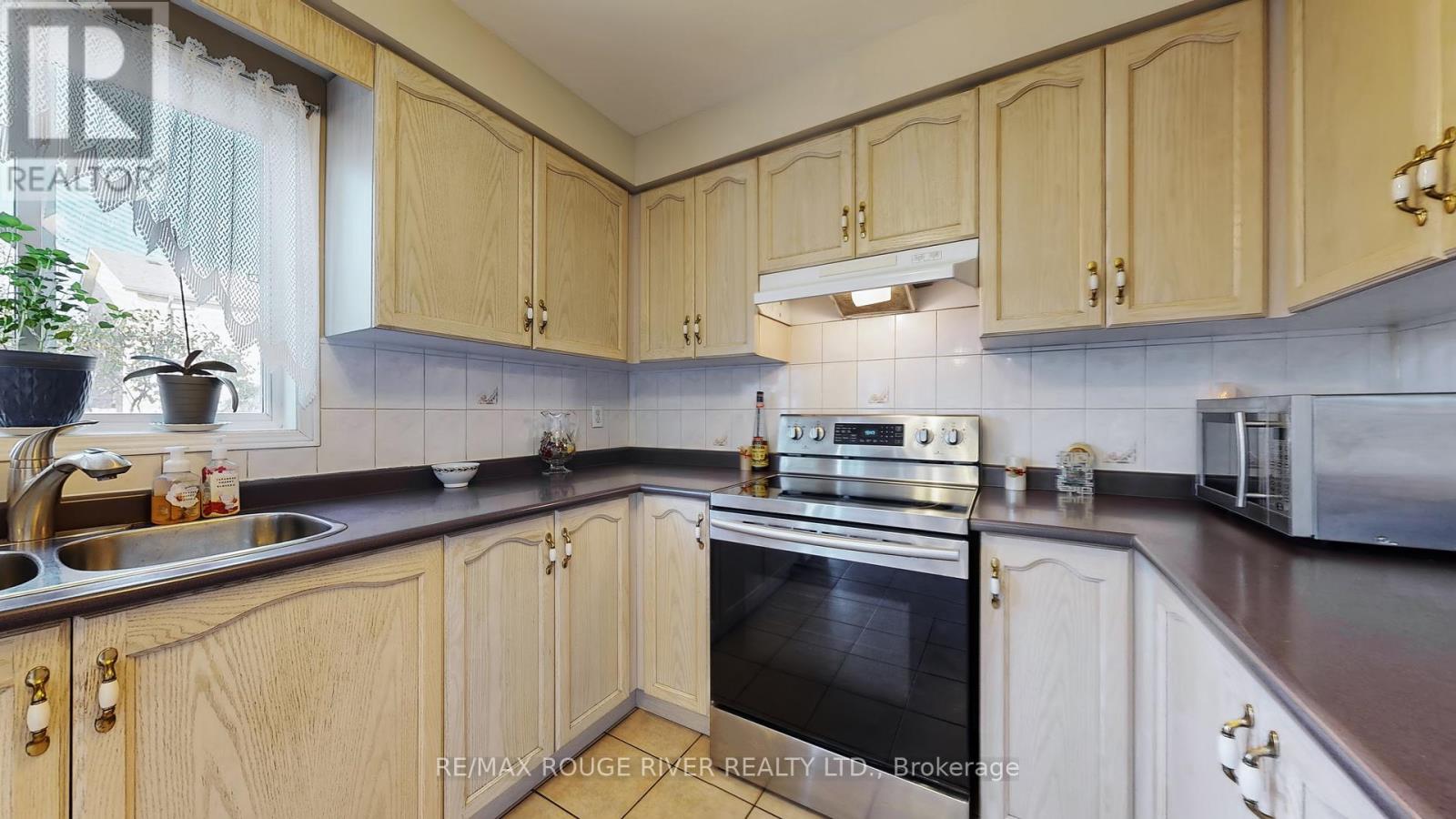 24 Adenmore Road, Toronto, Ontario M1C 5B4 - Photo 6 - E12572126