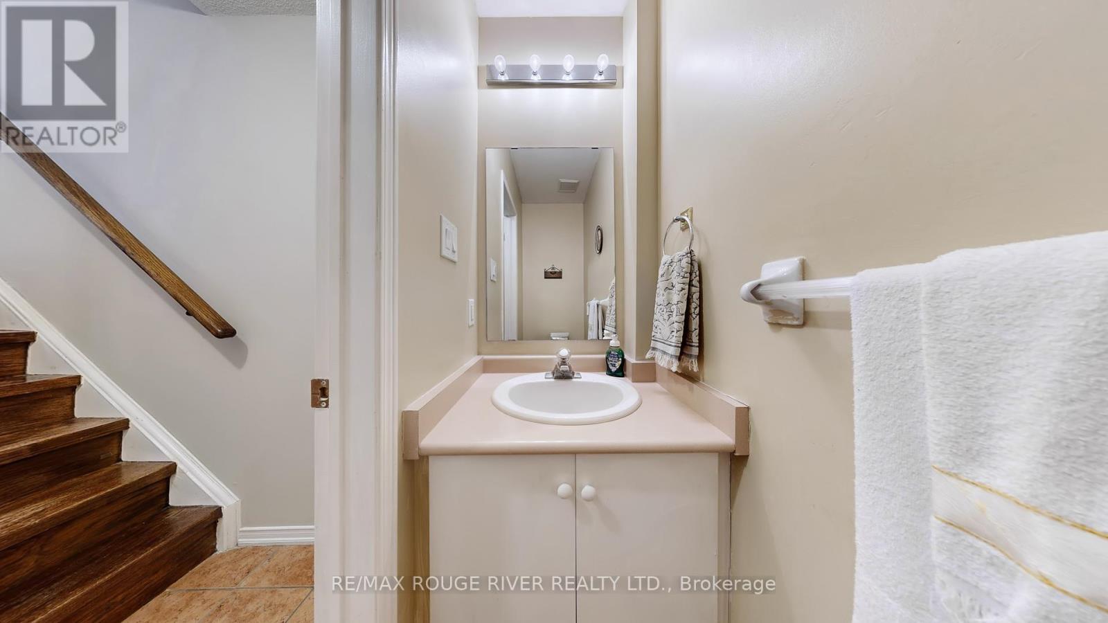 24 Adenmore Road, Toronto, Ontario M1C 5B4 - Photo 10 - E12572126