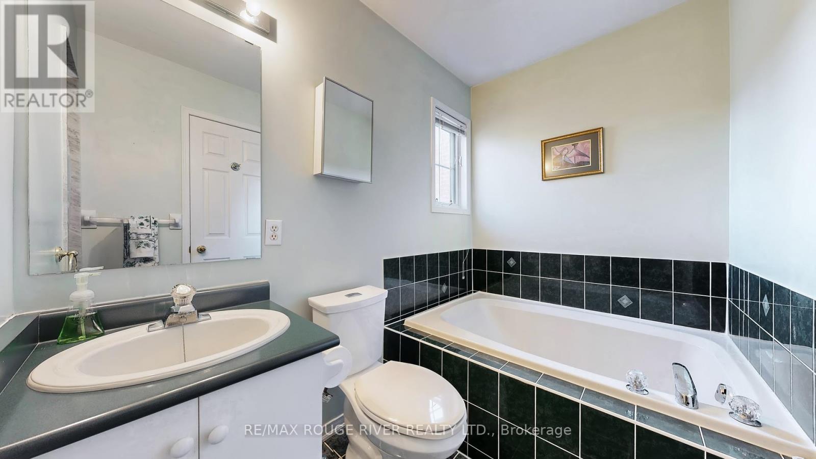 24 Adenmore Road, Toronto, Ontario M1C 5B4 - Photo 14 - E12572126