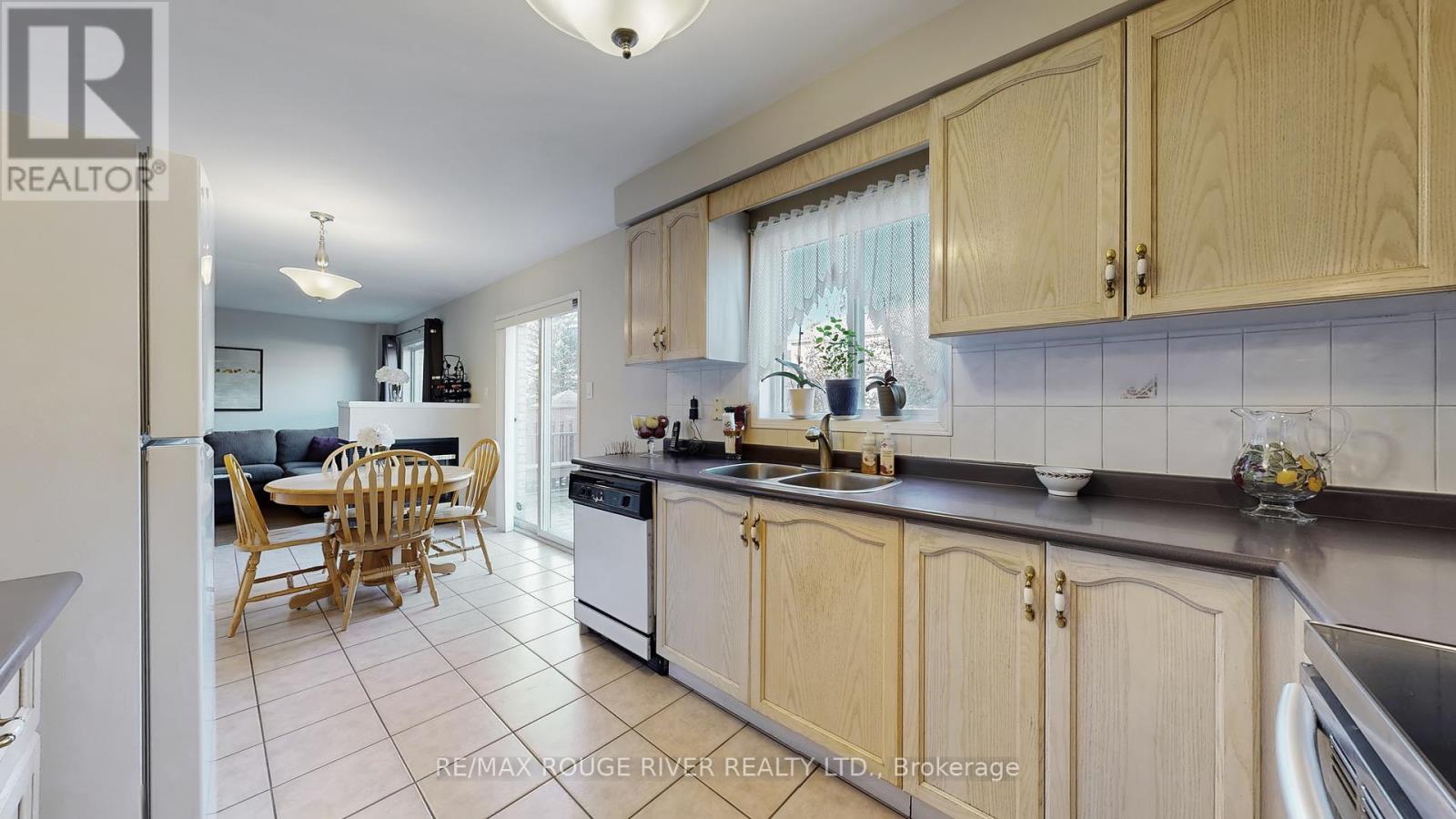 24 Adenmore Road, Toronto, Ontario M1C 5B4 - Photo 7 - E12572126