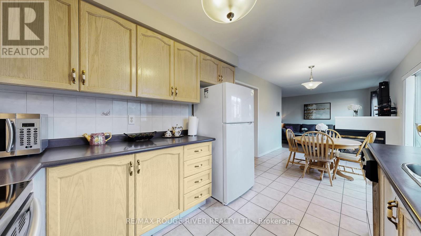 24 Adenmore Road, Toronto, Ontario M1C 5B4 - Photo 8 - E12572126