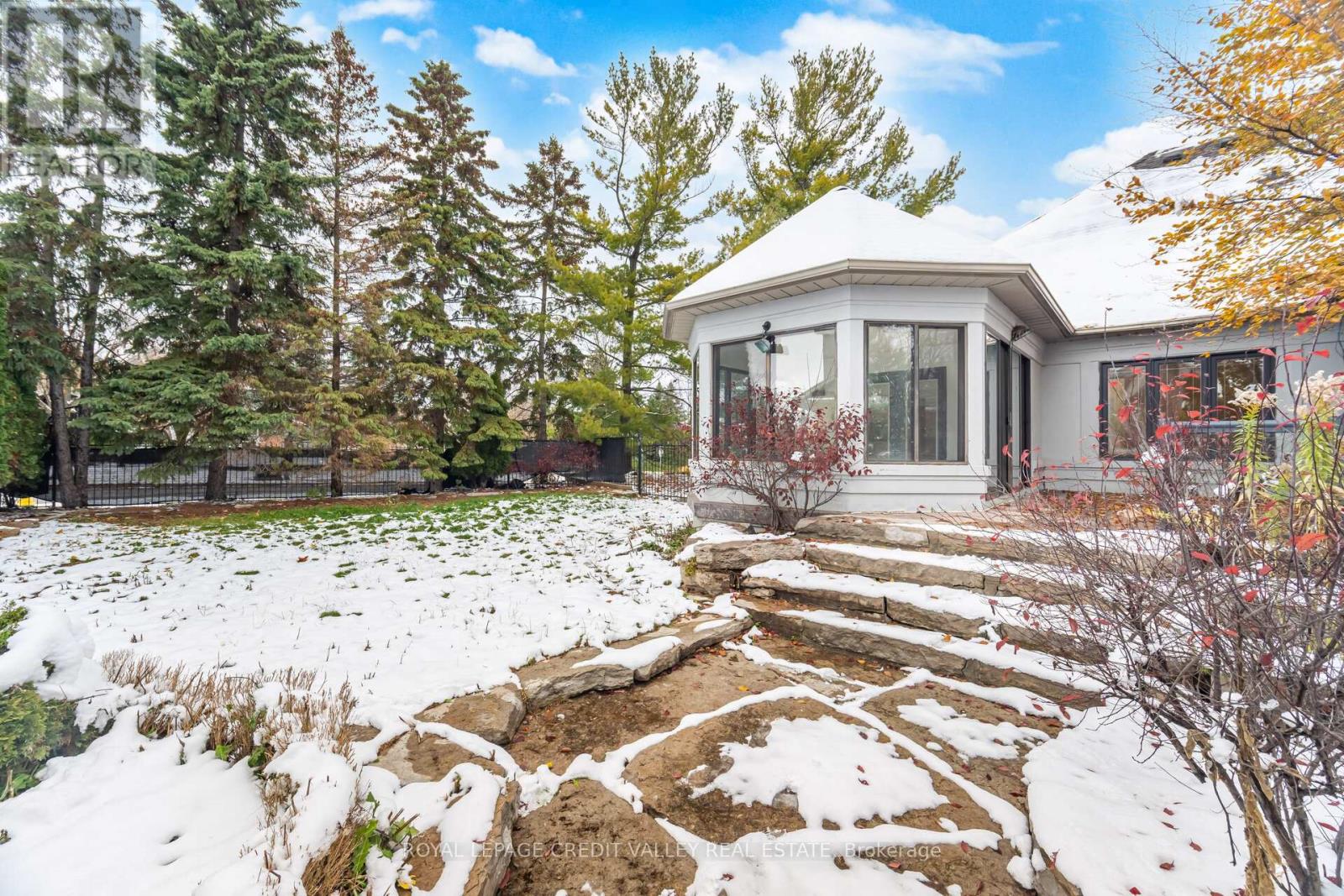 2 Huntingwood Court, Vaughan, Ontario L4H 1A7 - Photo 46 - N12571442