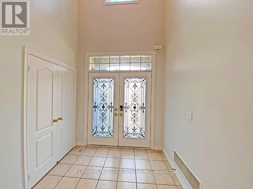 4230 Fuller Crescent, Burlington, Ontario  L7M 0M4 - Photo 4 - W12447457