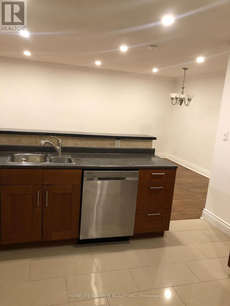 219 Alsace Road, Richmond Hill, Ontario  L4C 2W9 - Photo 4 - N12572780