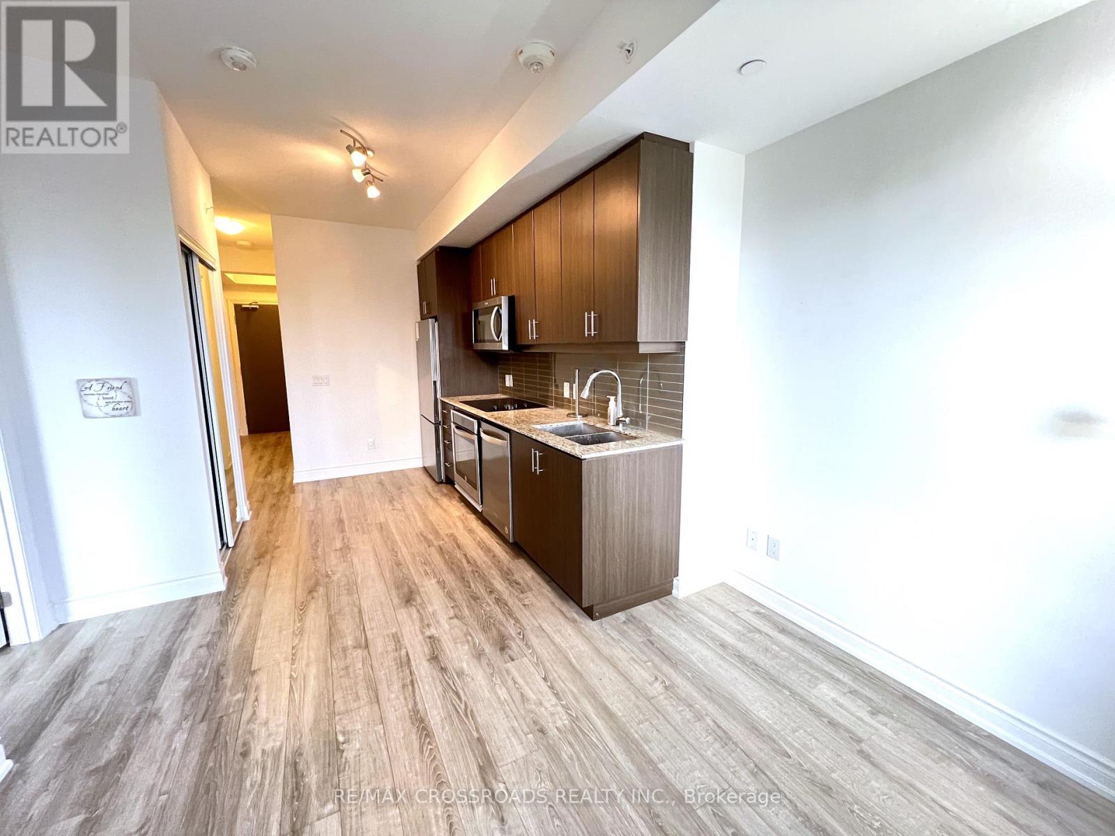 202 - 9618 Yonge Street, Richmond Hill, Ontario  L4C 0X5 - Photo 10 - N12572836