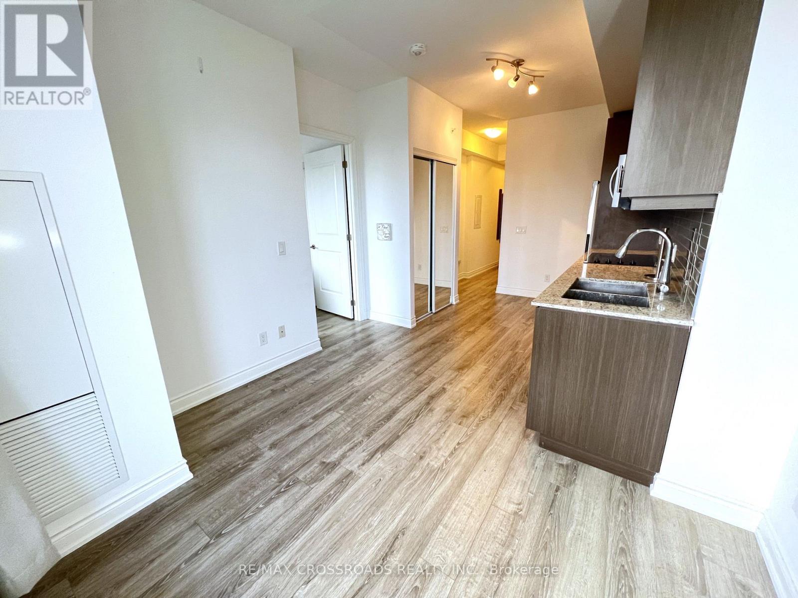 202 - 9618 Yonge Street, Richmond Hill, Ontario  L4C 0X5 - Photo 11 - N12572836