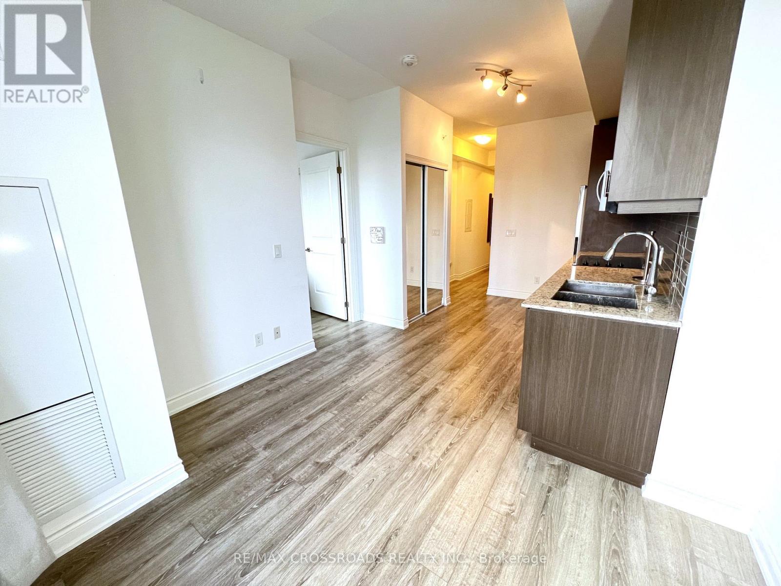 202 - 9618 Yonge Street, Richmond Hill, Ontario  L4C 0X5 - Photo 12 - N12572836