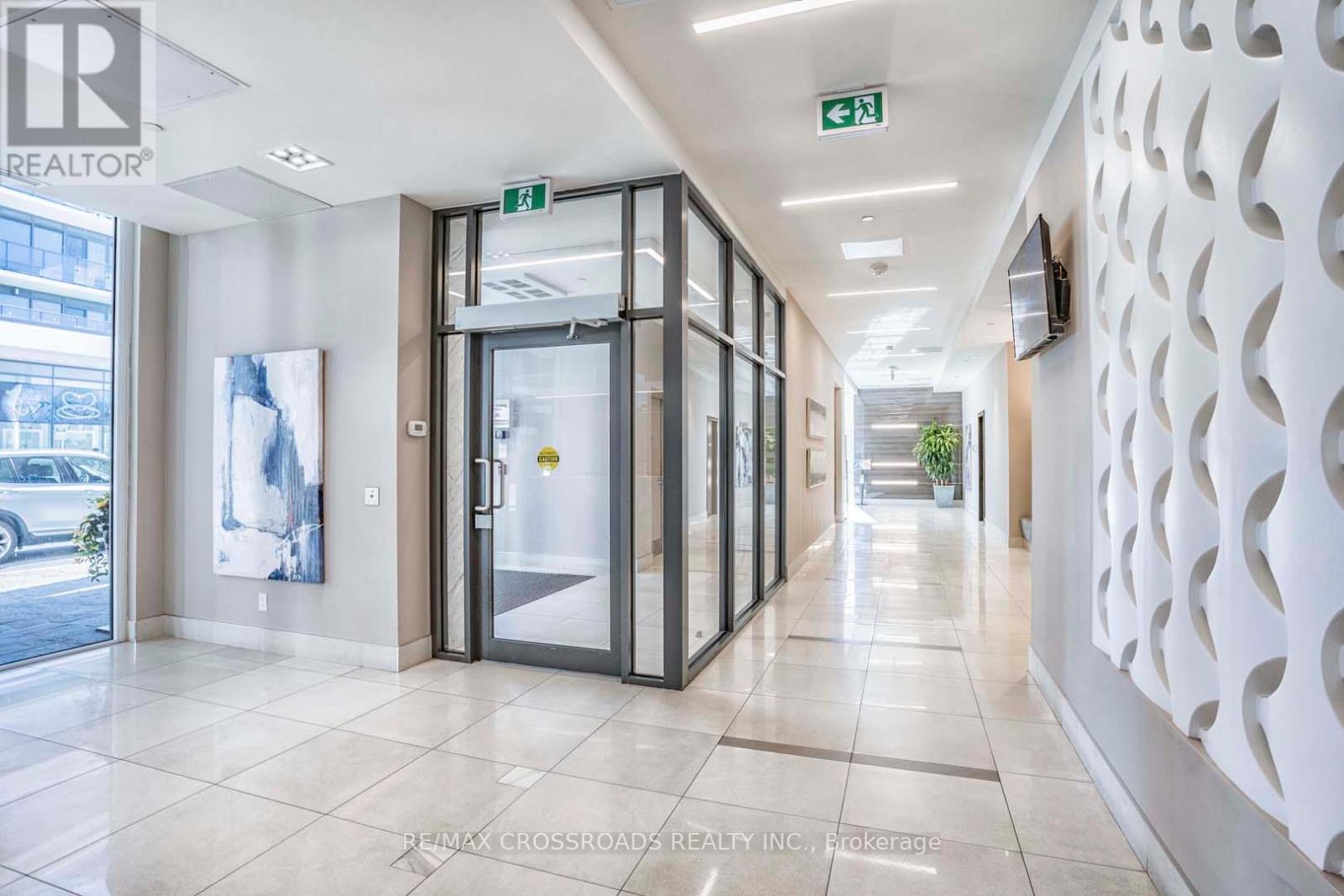 202 - 9618 Yonge Street, Richmond Hill, Ontario  L4C 0X5 - Photo 2 - N12572836