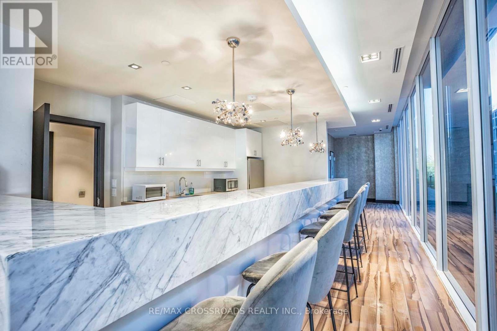 202 - 9618 Yonge Street, Richmond Hill, Ontario  L4C 0X5 - Photo 22 - N12572836