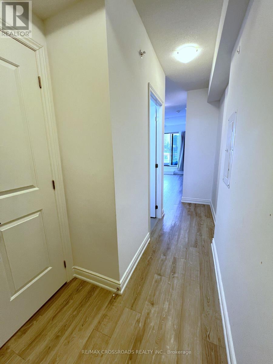 202 - 9618 Yonge Street, Richmond Hill, Ontario  L4C 0X5 - Photo 4 - N12572836