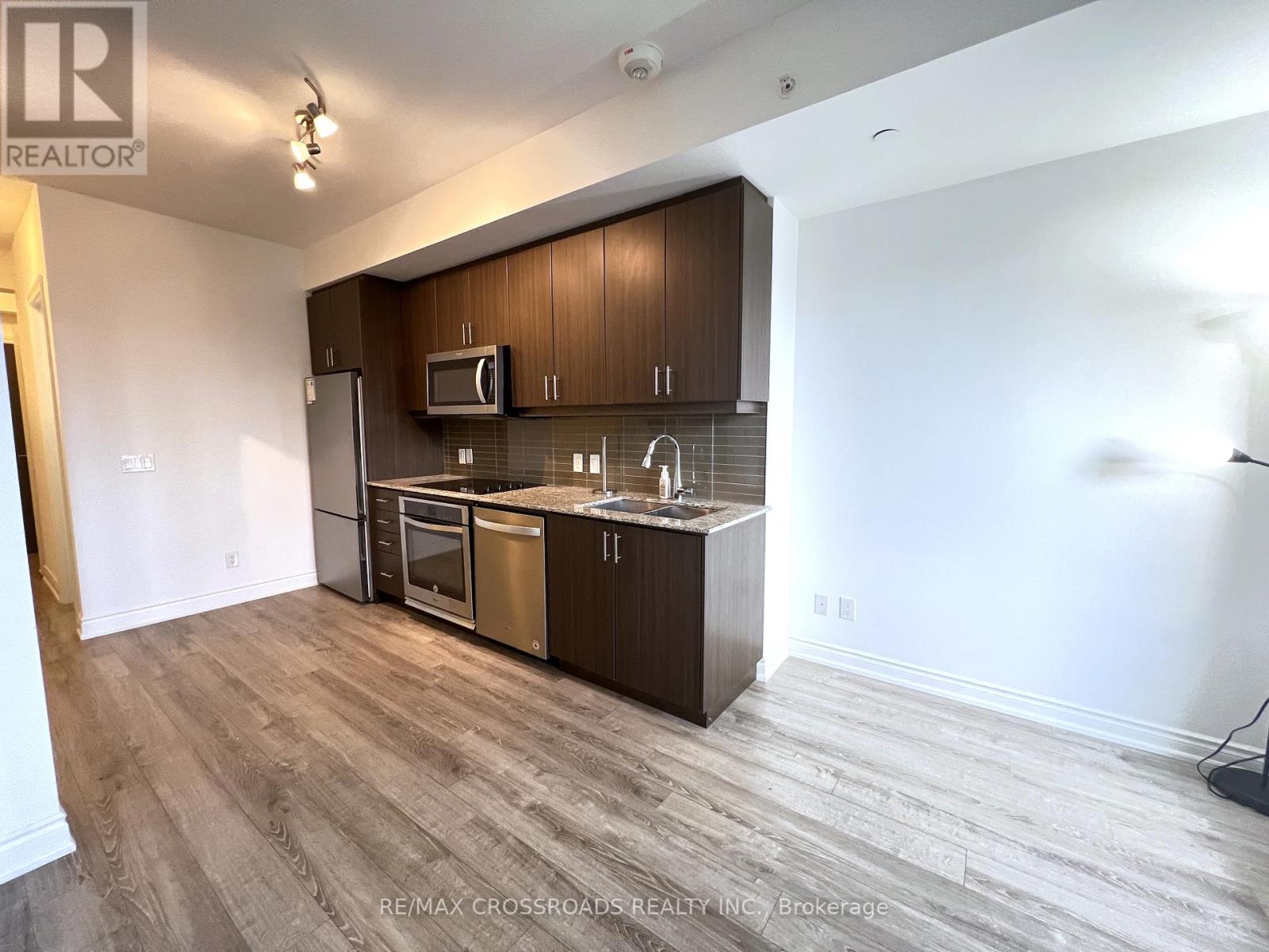 202 - 9618 Yonge Street, Richmond Hill, Ontario  L4C 0X5 - Photo 9 - N12572836