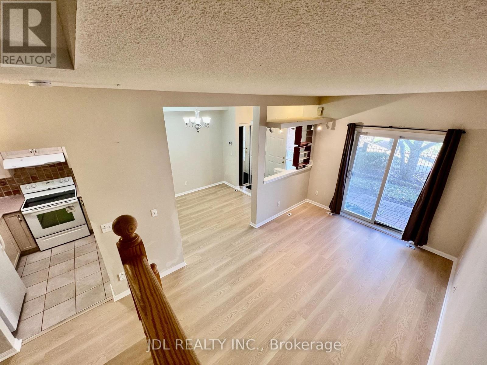 26 - 10 Cox Boulevard, Markham, Ontario  L3R 4G2 - Photo 6 - N12572862