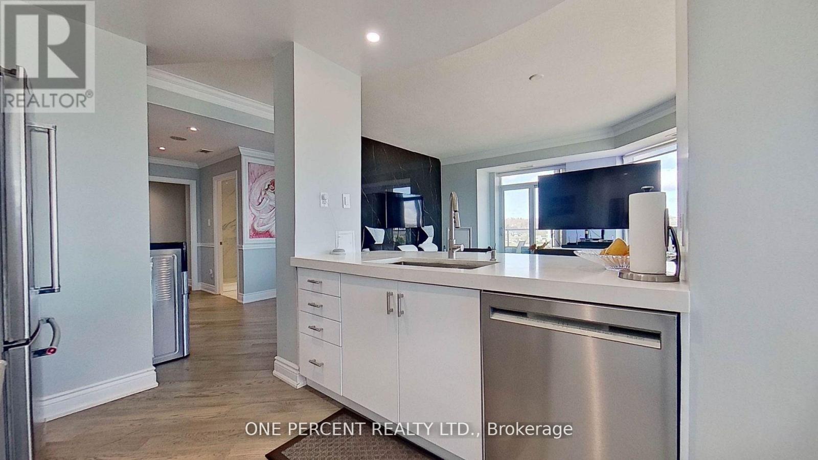 604 - 33 Ellen Street, Barrie, Ontario  L4N 6E9 - Photo 9 - S12572776