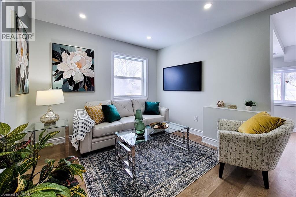 727 COLLEGE Avenue, Woodstock, Ontario