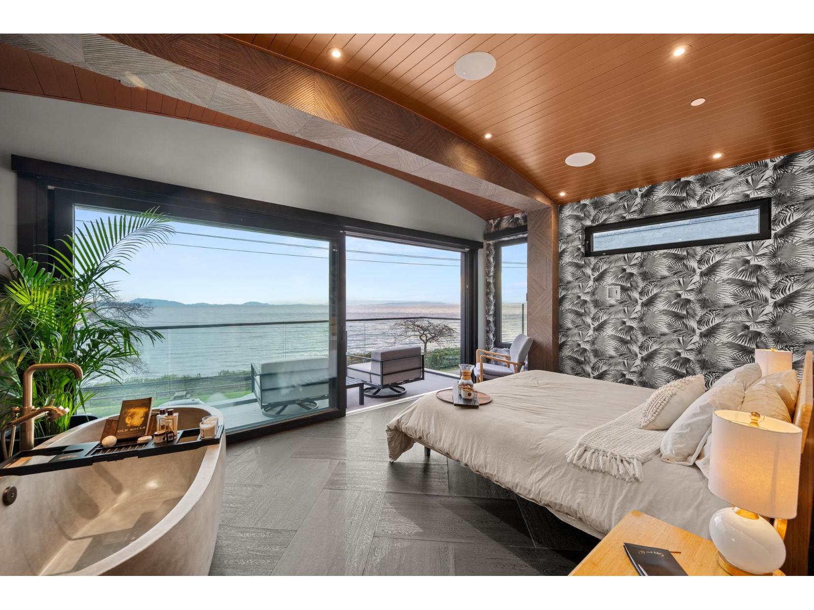 14555 MARINE DRIVE, White Rock, British Columbia