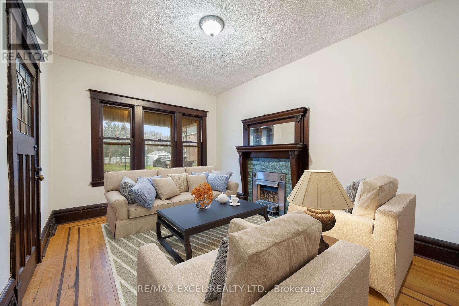 33 EDGEMONT STREET, Hamilton, Ontario