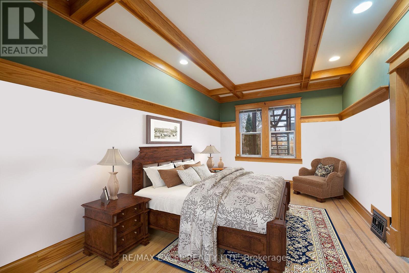 33 Edgemont Street, Hamilton, Ontario  L8H 4C7 - Photo 5 - X12572774