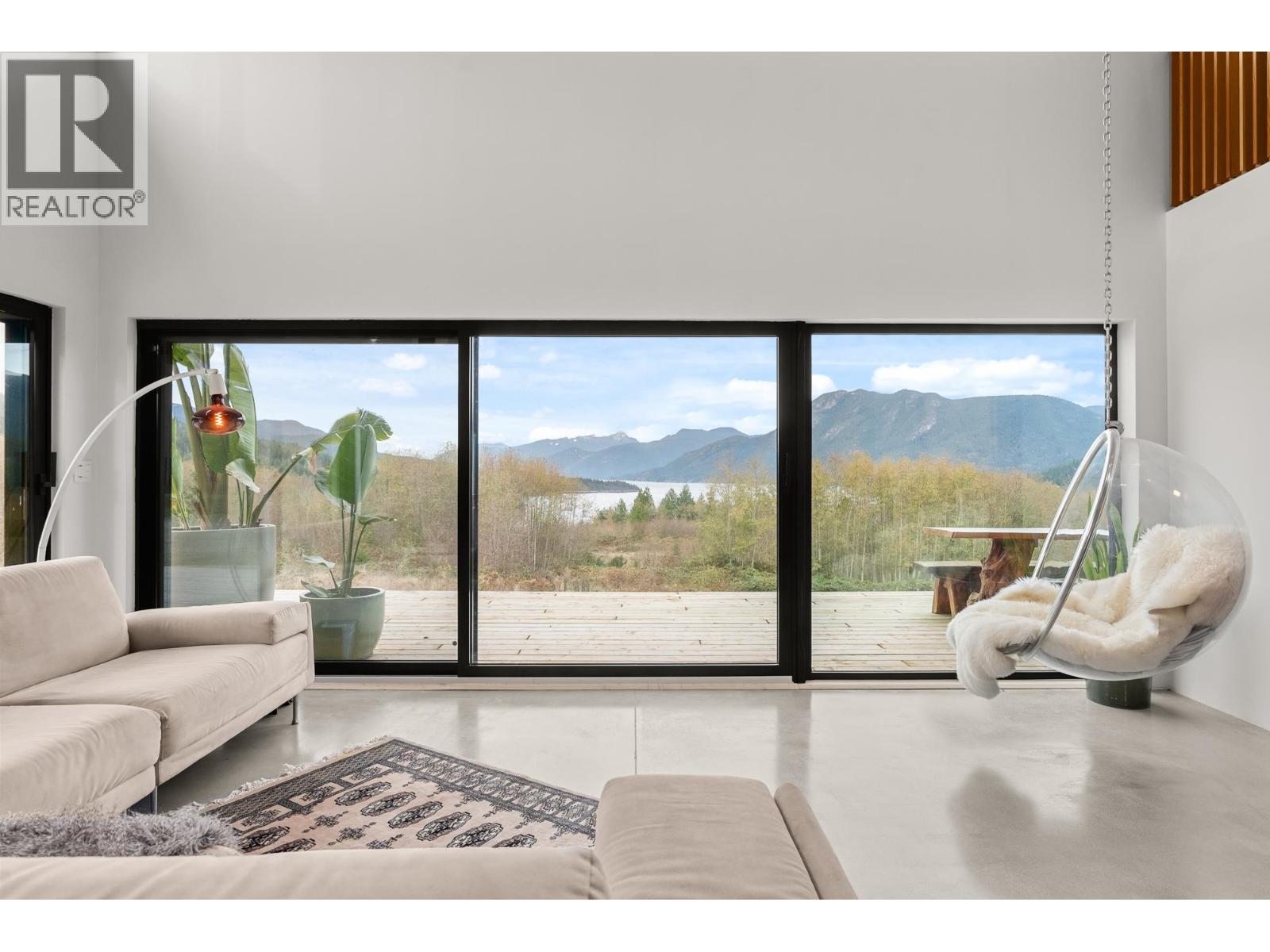 6400 Crowston Road, Sechelt, British Columbia  V7Z 0L1 - Photo 1 - R3069621