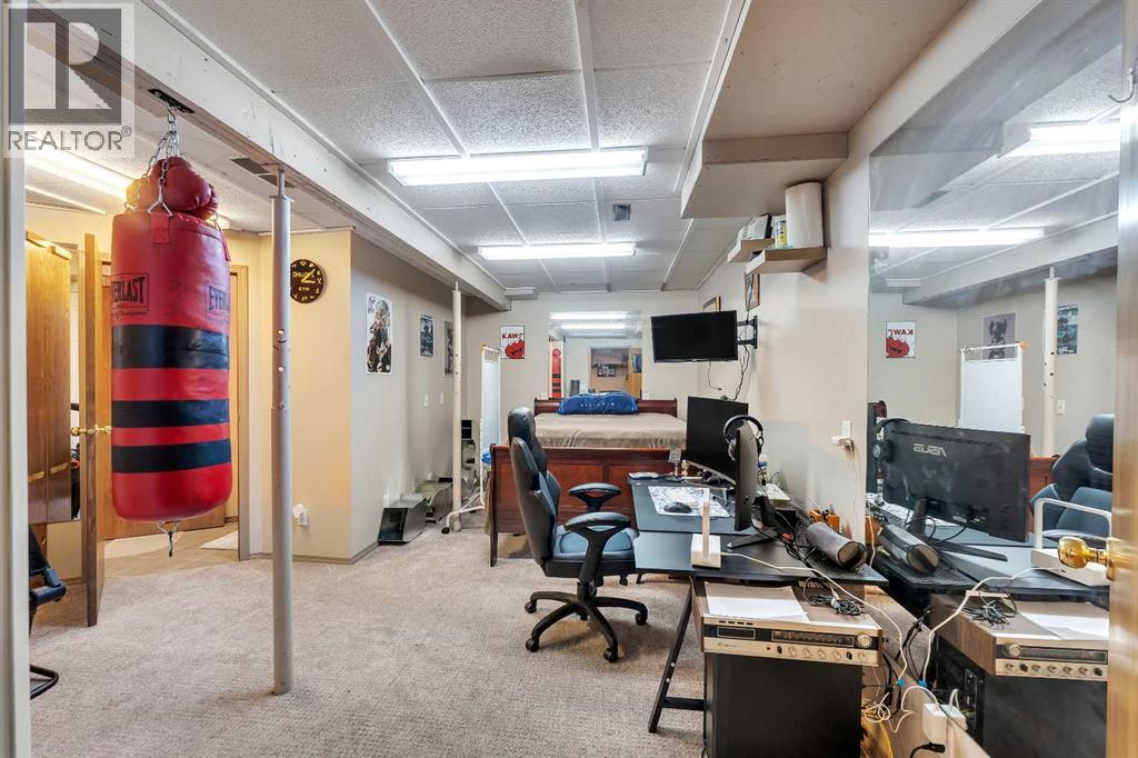 33 Edgevalley Way Nw, Calgary, Alberta  T3A 4X7 - Photo 49 - A2272405