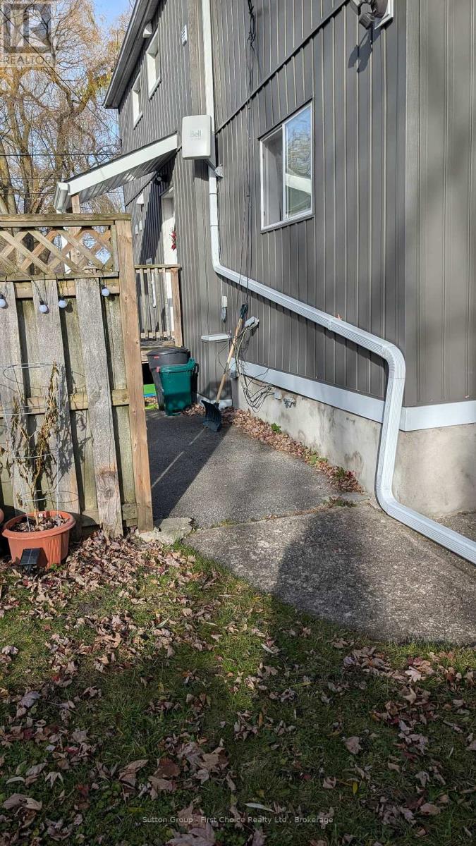 251 Upper - 253 Douro Street, Stratford, Ontario N5A 3S4 - Photo 12 - X12553316