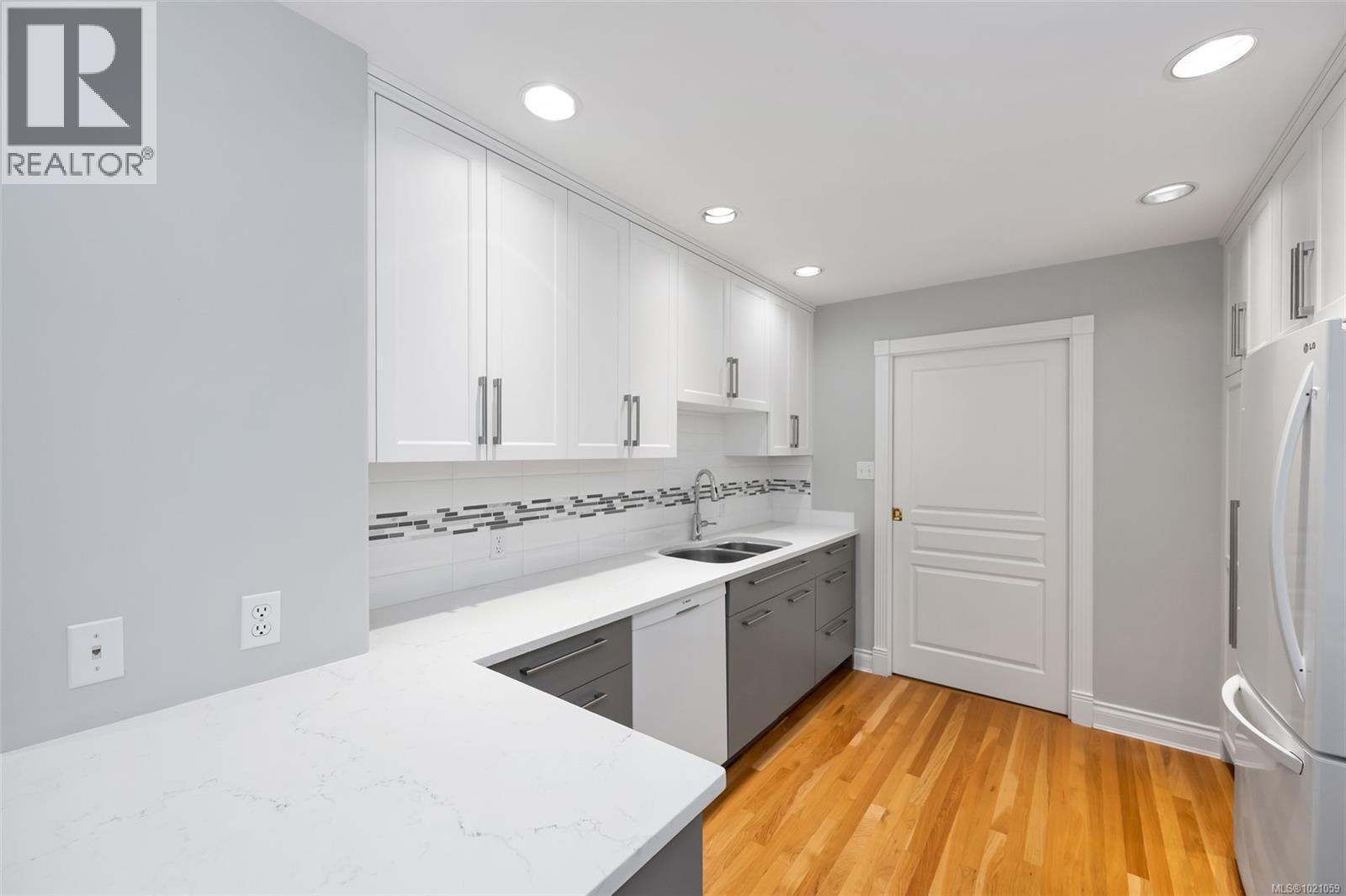 98 530 Marsett Pl, Saanich, British Columbia  V8Z 7J2 - Photo 11 - 1021059