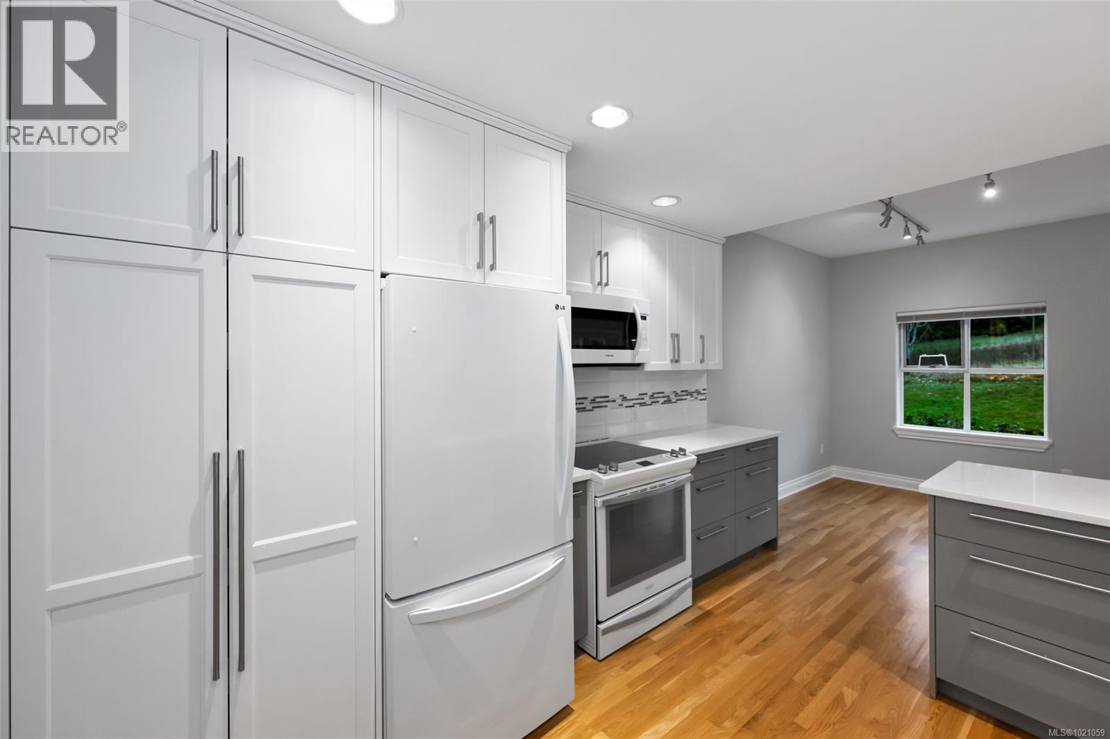 98 530 Marsett Pl, Saanich, British Columbia  V8Z 7J2 - Photo 8 - 1021059