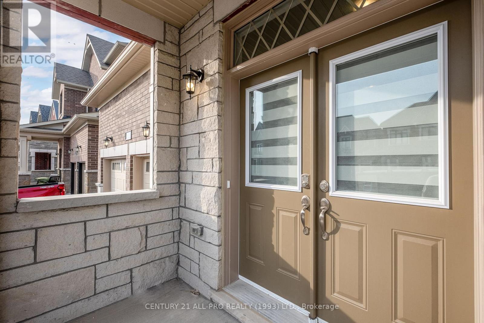 1040 Suddard Avenue, Oshawa, Ontario  L1L 0V5 - Photo 4 - E12407138