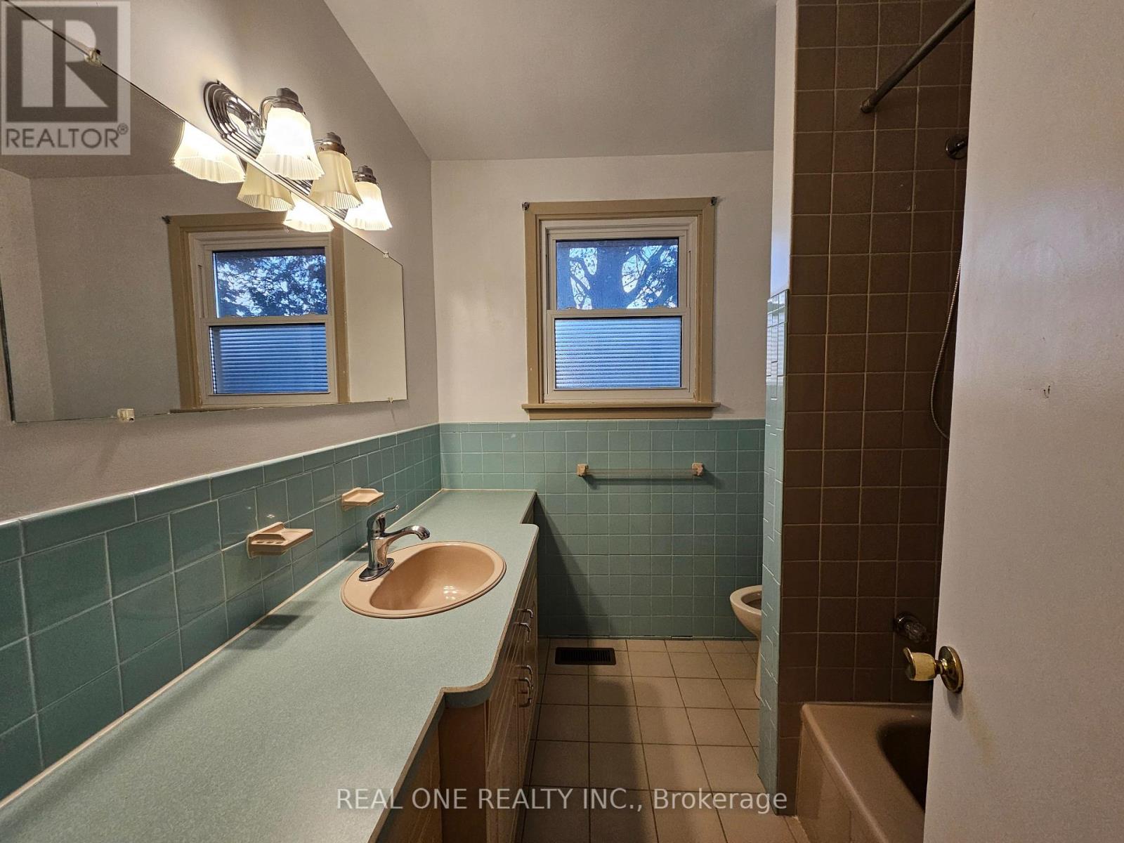 6 Fairhill Crescent, Toronto, Ontario  M3A 1N6 - Photo 13 - C12572870