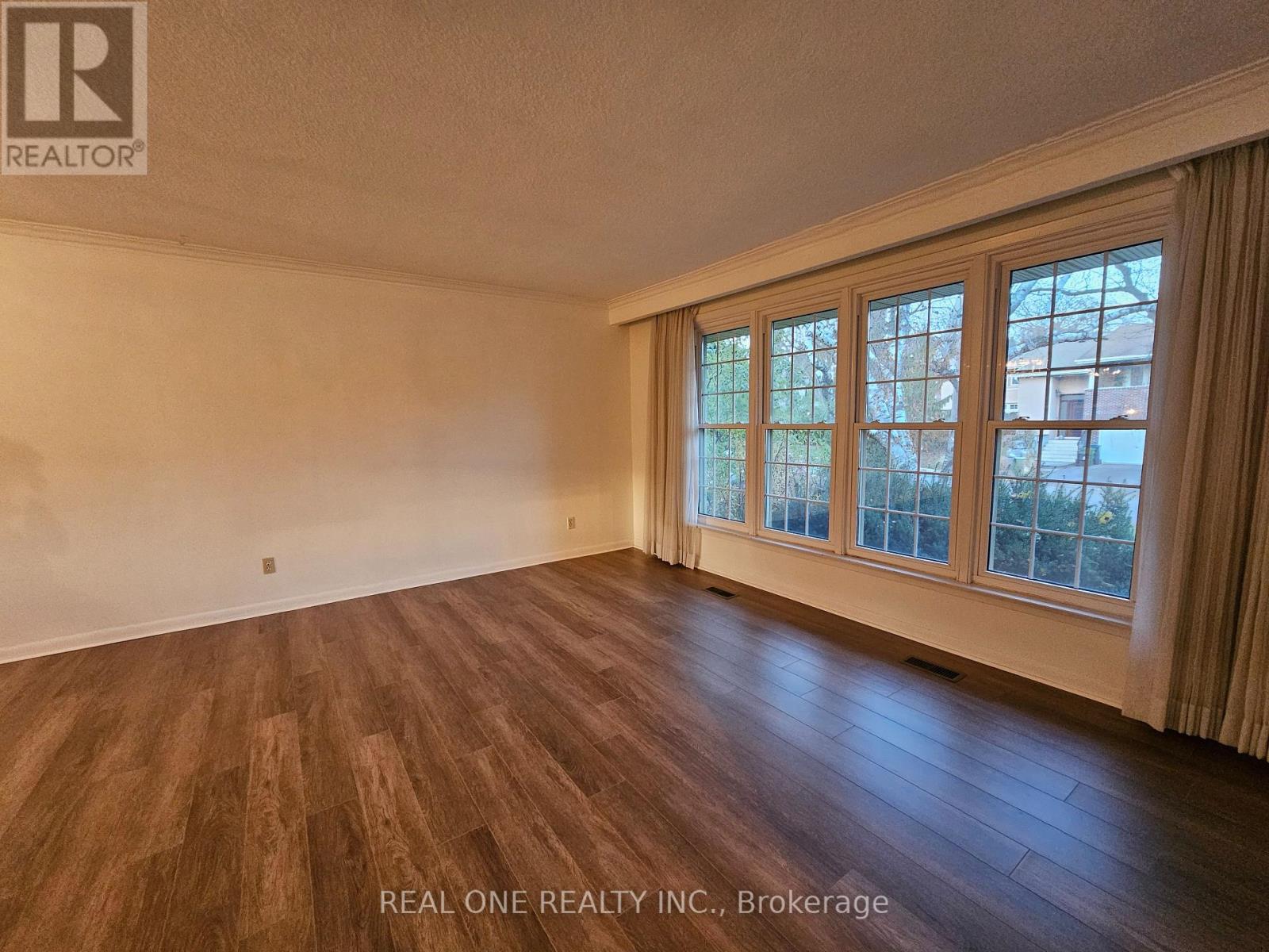 6 Fairhill Crescent, Toronto, Ontario  M3A 1N6 - Photo 3 - C12572870