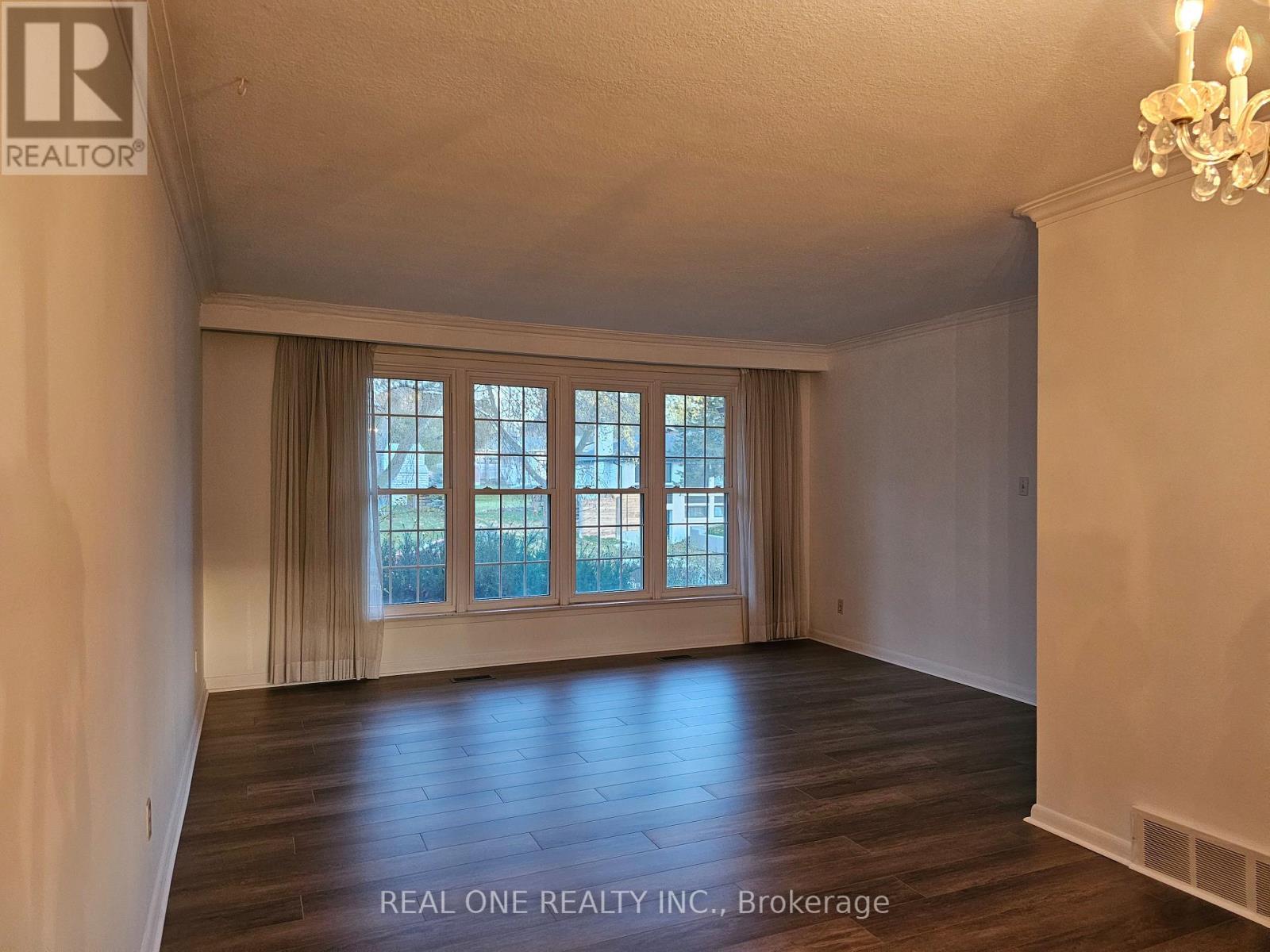 6 Fairhill Crescent, Toronto, Ontario  M3A 1N6 - Photo 4 - C12572870