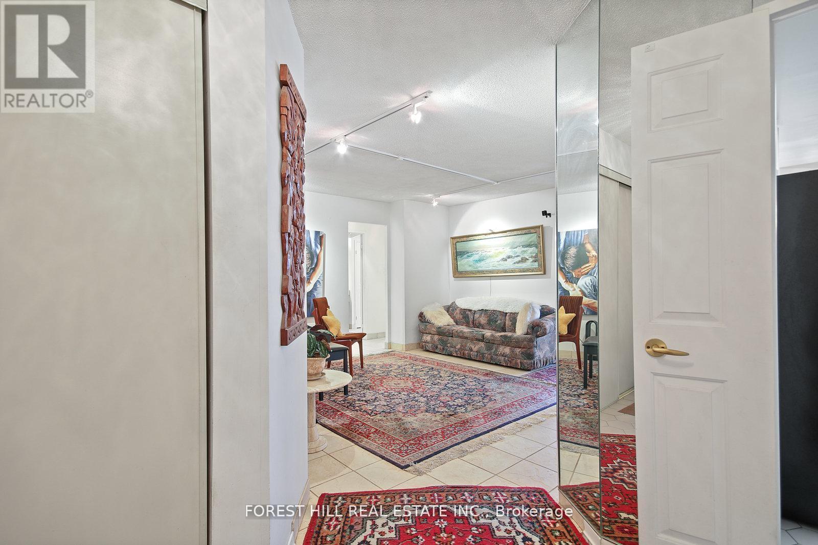 1101 - 130 Carlton Street, Toronto, Ontario  M5A 4K3 - Photo 4 - C12572884