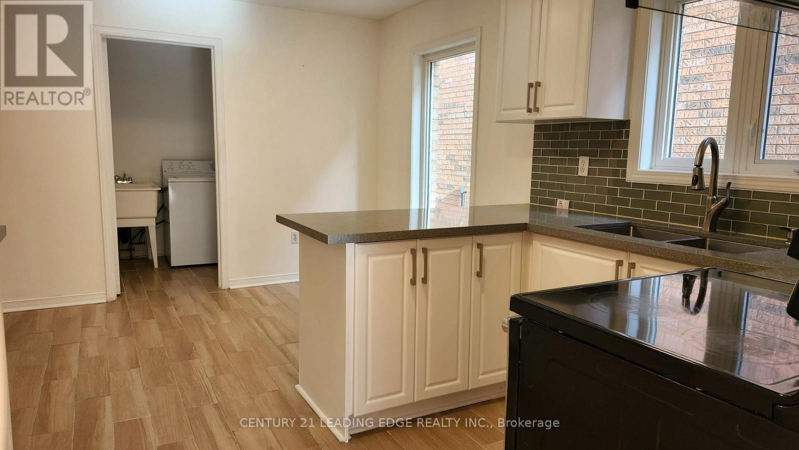 7 Angela Court, Markham, Ontario  L3S 4K8 - Photo 3 - N12555606