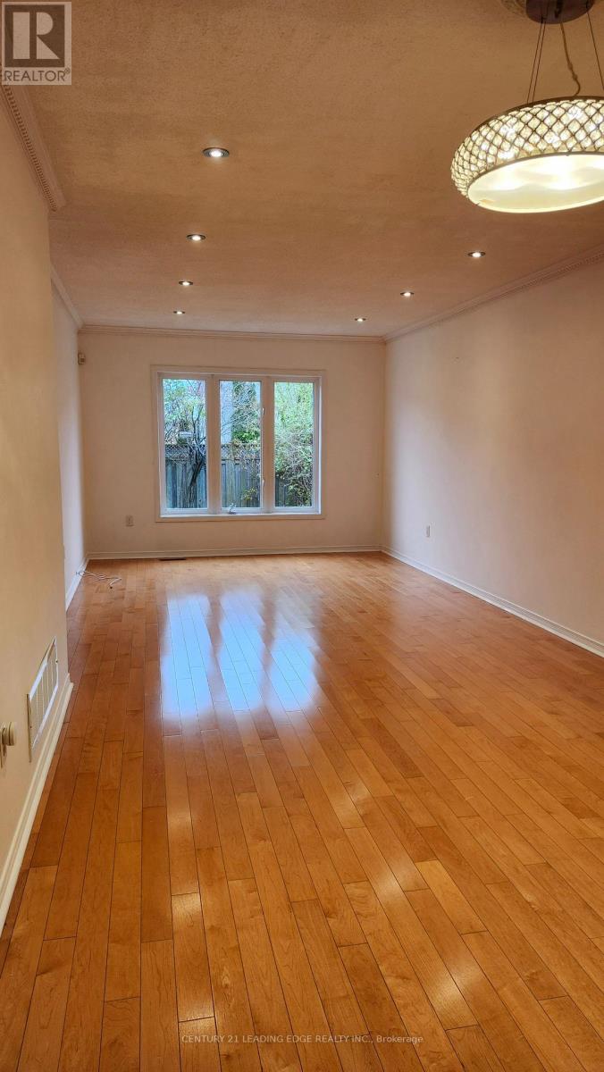 7 Angela Court, Markham, Ontario  L3S 4K8 - Photo 7 - N12555606