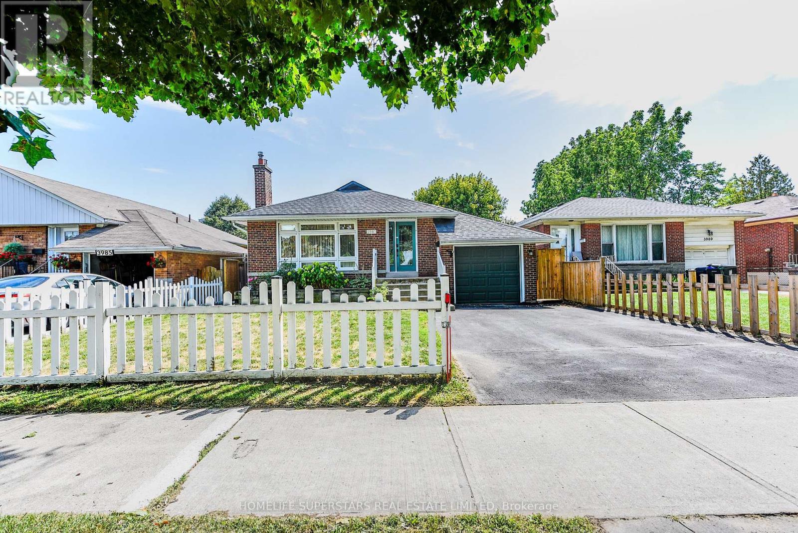 3987 Bloor Street W, Toronto, Ontario  M9B 1M2 - Photo 3 - W12378836