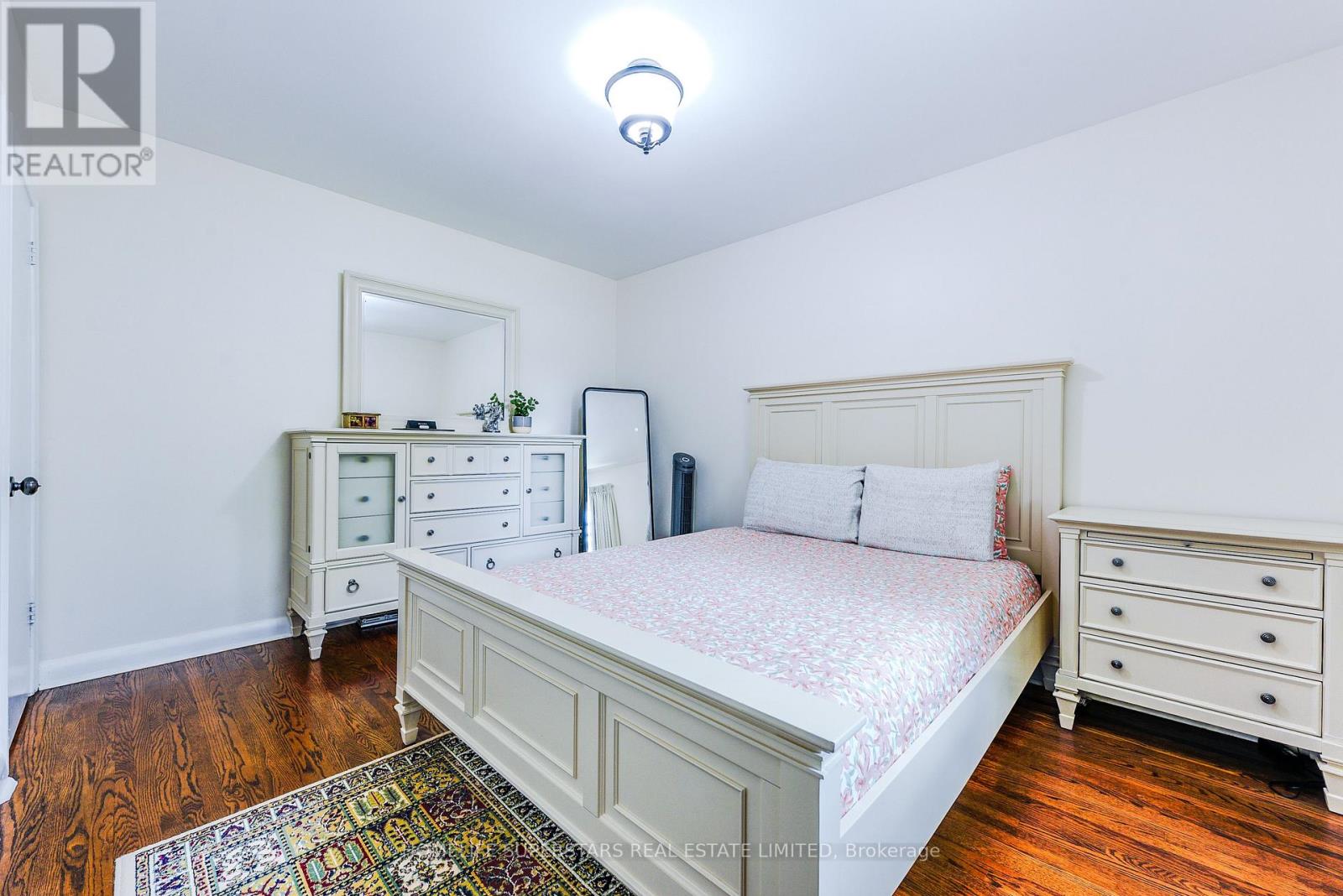 3987 Bloor Street W, Toronto, Ontario  M9B 1M2 - Photo 14 - W12378836